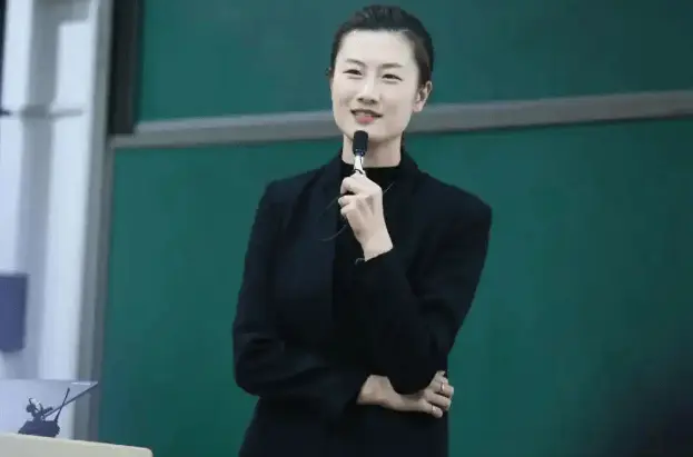 着强大的影 着强大的影