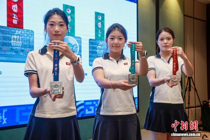 比赛设马拉, 为主题 比赛设马拉, 为主题