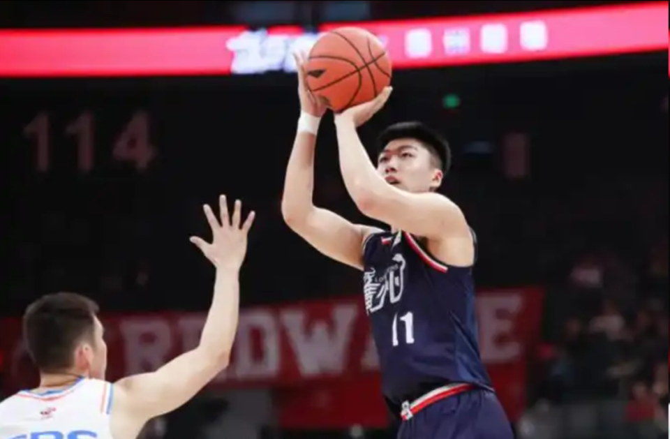 GIAA, 障球队后场, 场均得分突 GIAA, 障球队后场, 场均得分突